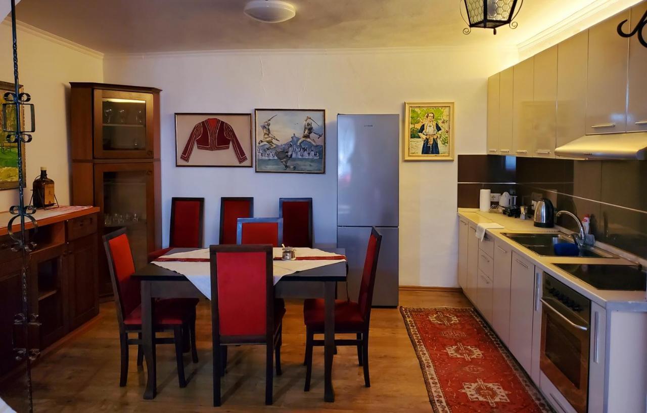 Unique Traditional House, Hosted By J&g * Tirana