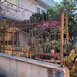 Unique Traditional House, Hosted By J&G