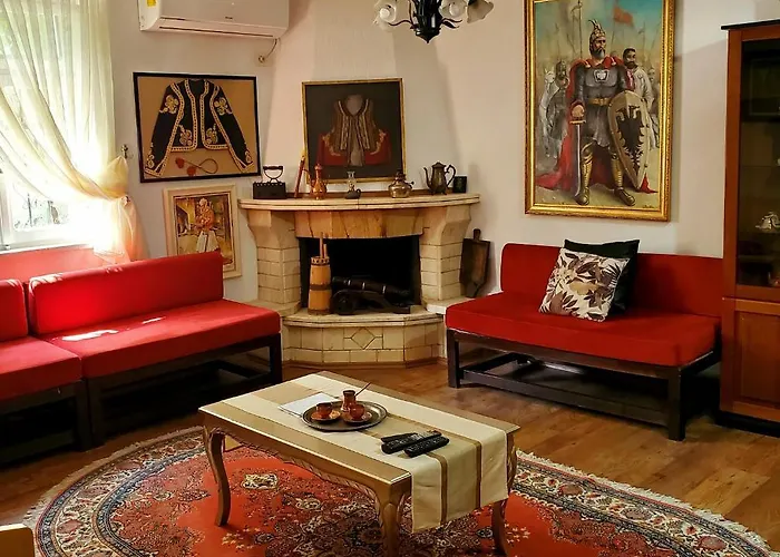 Unique Traditional House, Hosted By J&G