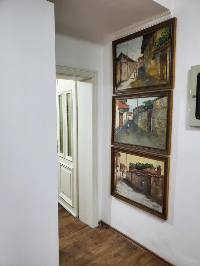 Unique Traditional House, Hosted By J&g Villa Tirana