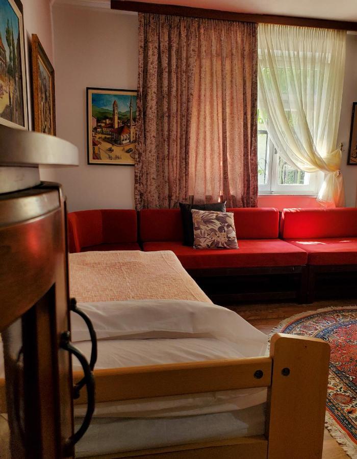 Unique Traditional House, Hosted By J&g Villa Tirana