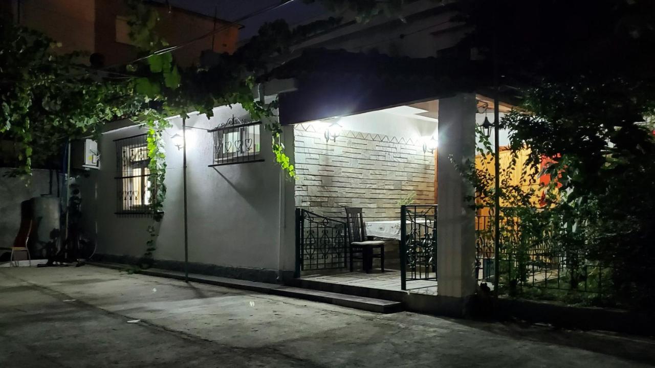 Unique Traditional House, Hosted By J&g *